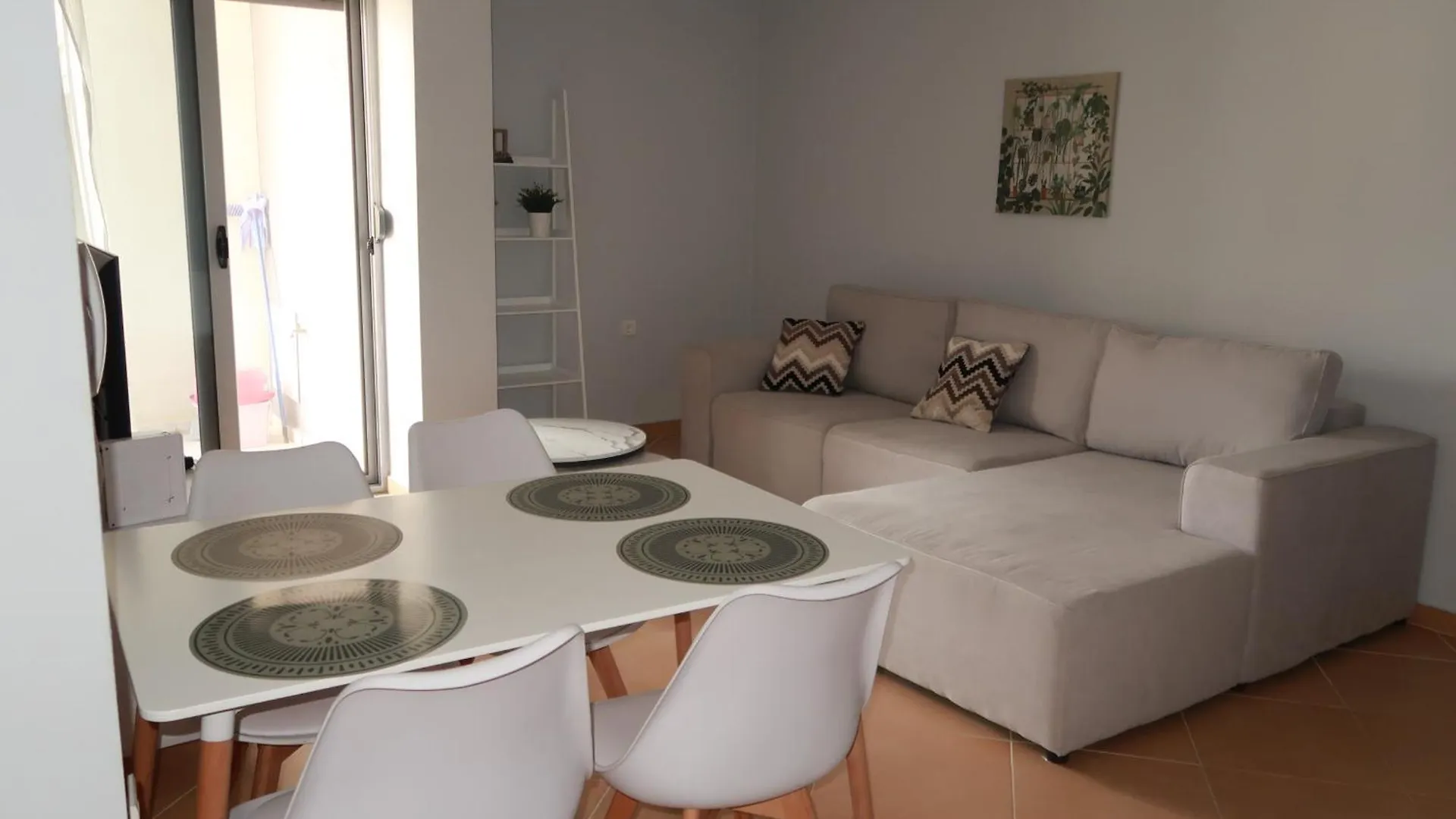 Valeon Apartment One ساراندا