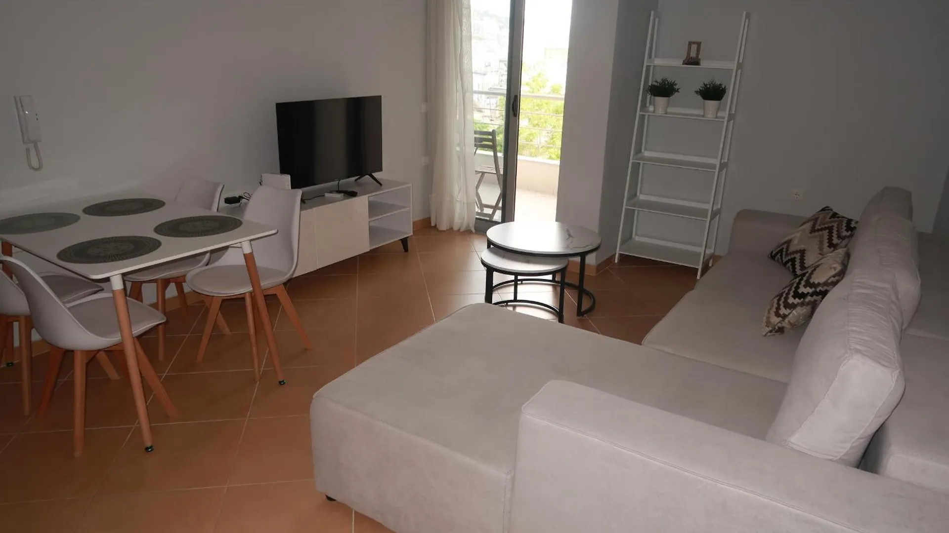 Valeon Apartment One Sarandë 0*,  Albania